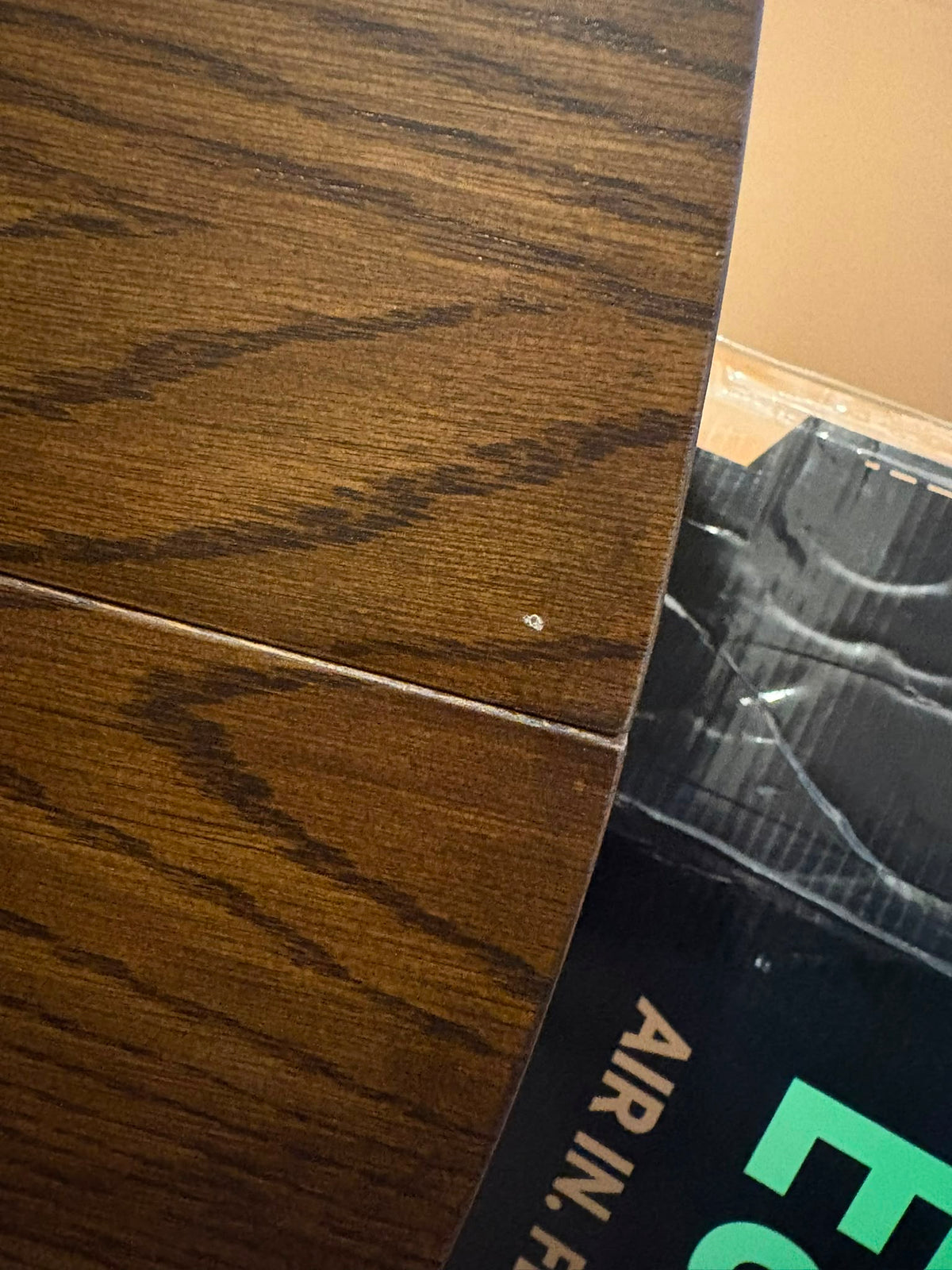 Kanso Round Extendable Dining Table (Damaged)