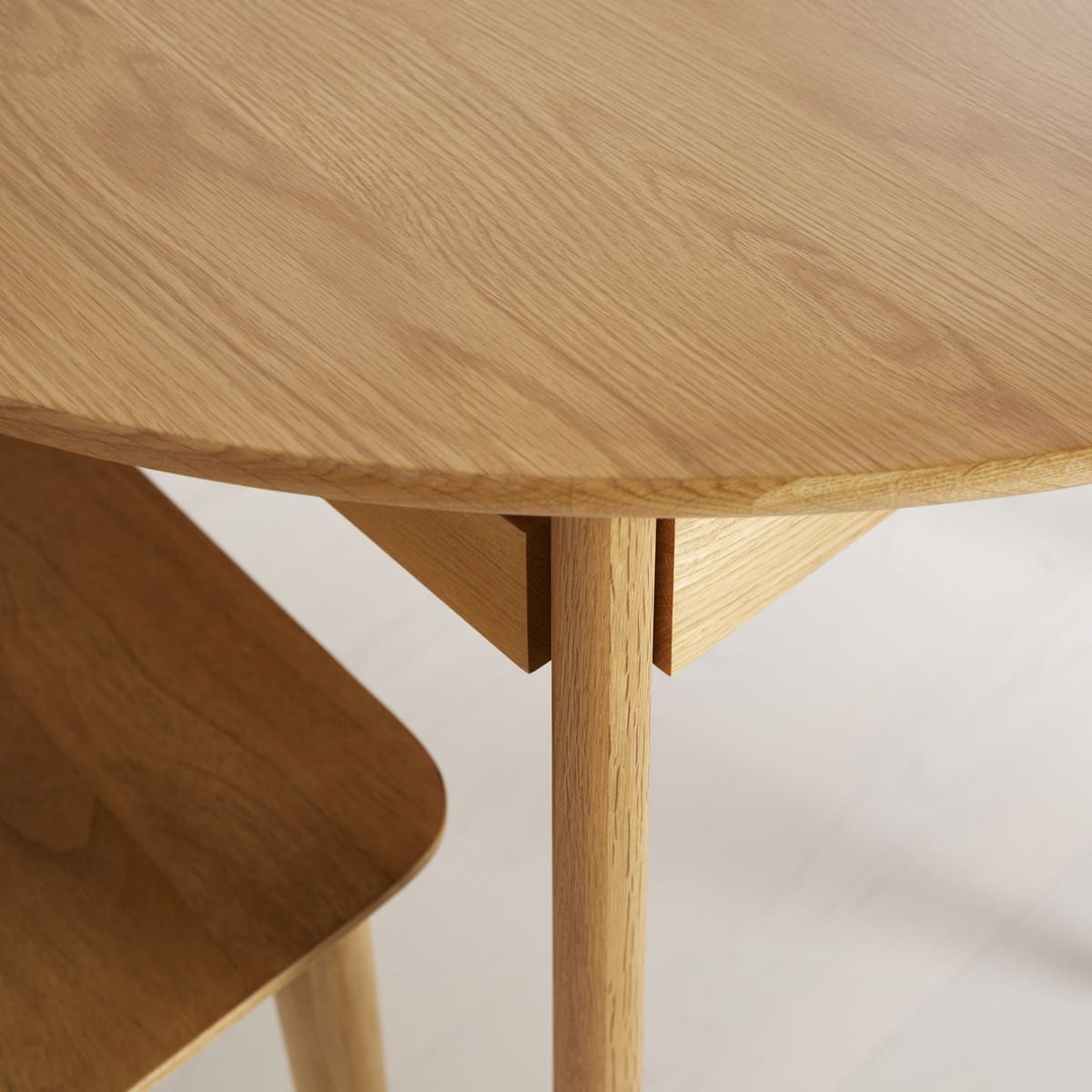 Wright Oak Round Extendable Dining Table
