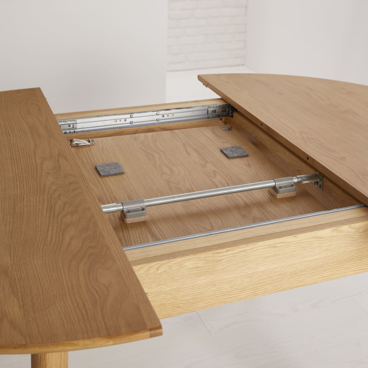 Wright Oak Round Extendable Dining Set (with 4 Wright Oak Dining Chairs)