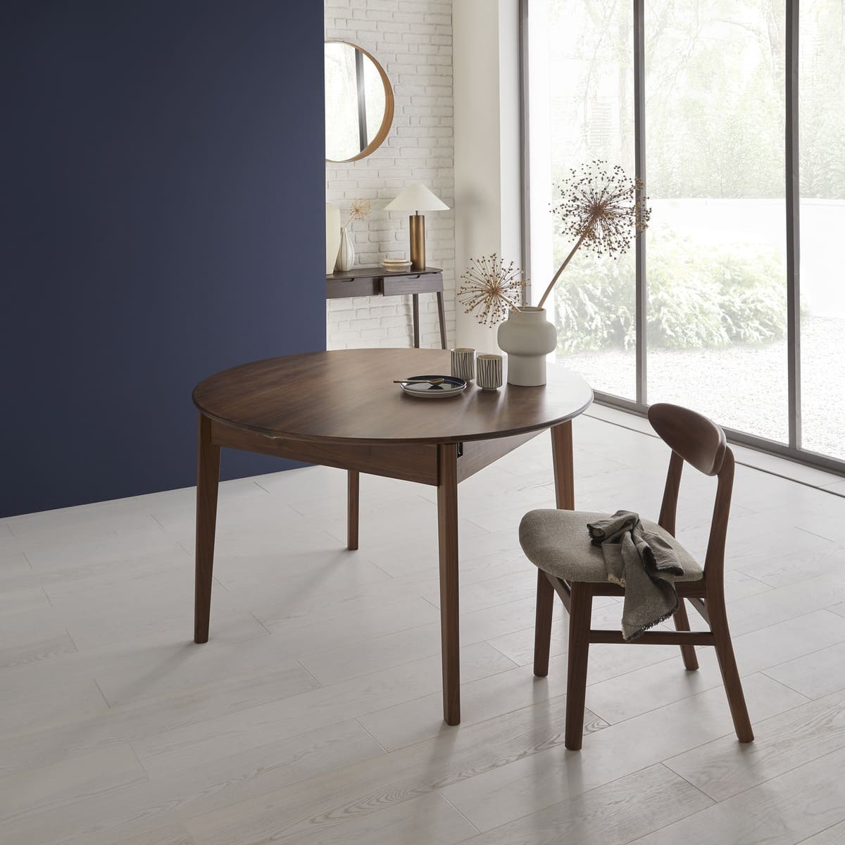 Wright Walnut Round Extendable Dining Set (with 4 Wright Walnut Dining Chairs)