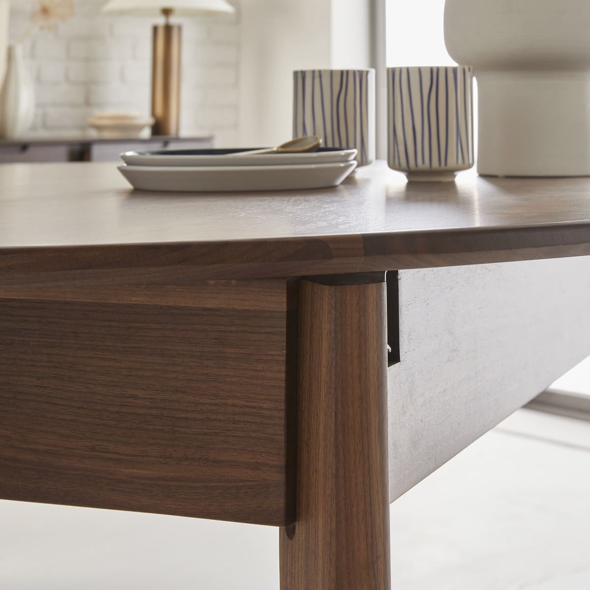 Wright Walnut Round Extendable Dining Set (with 4 Wright Walnut Dining Chairs)